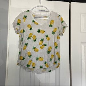 GUC Old Navy pineapple Women’s M Tshirt